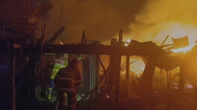 Kebakaran Rumah di Talang Banjar, Warga Malah Sibuk Live